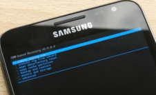 使用Cyanogen Mod 10预览固件更新三星Galaxy Note N7000